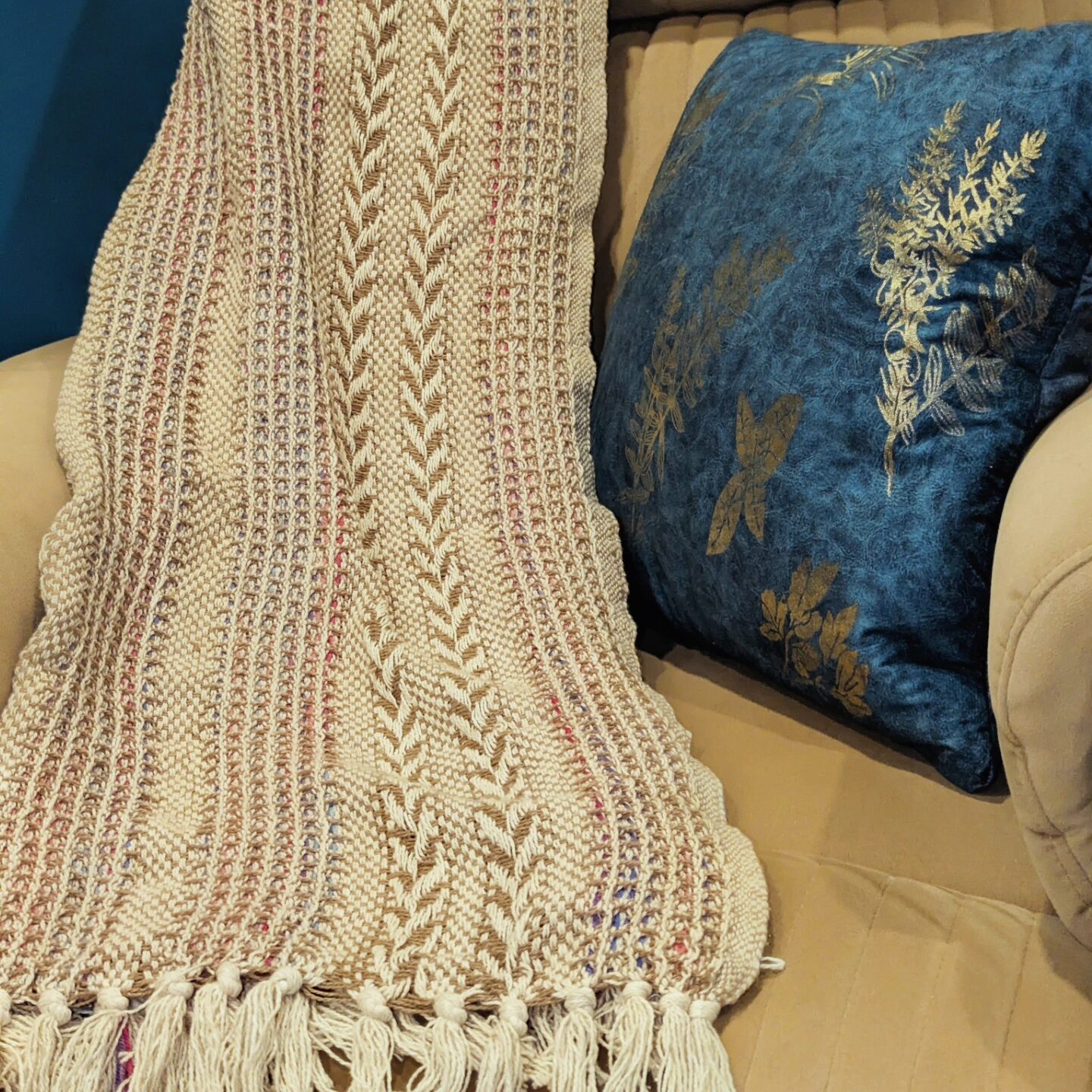 Throw Blanket - HERITAGE VINE HANDLOOM - Image 2